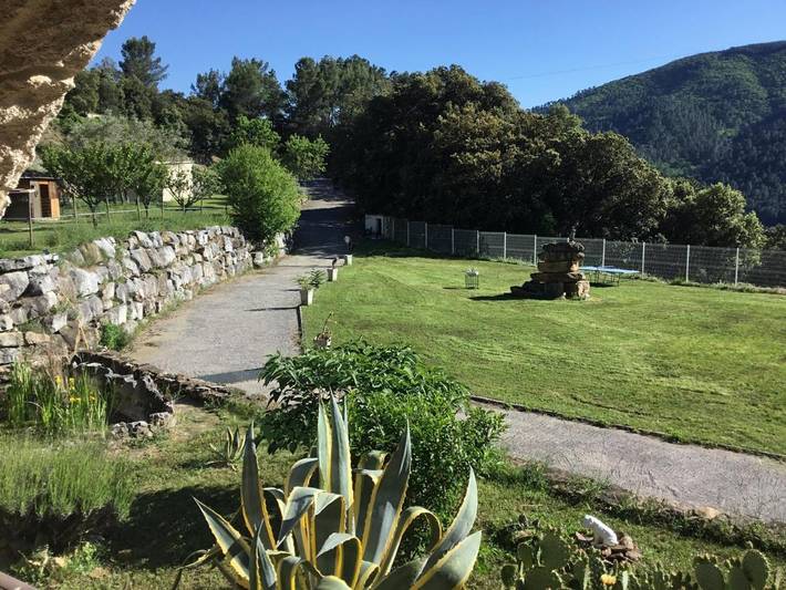 Location de vacances pour 6 personnes, avec jardin ainsi que vue et piscine à Le Martinet - 4