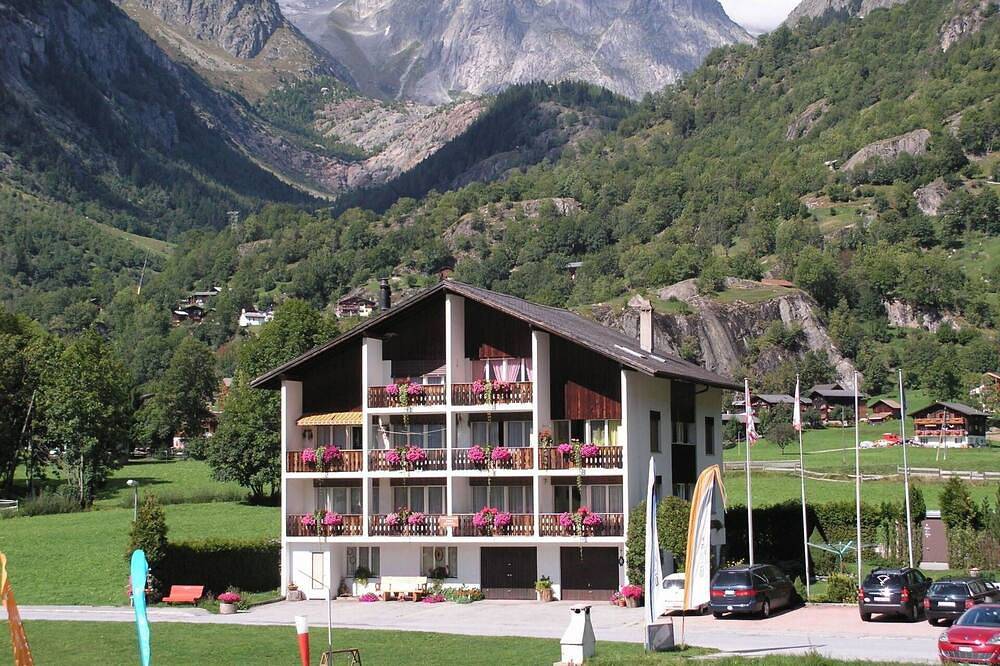 Ganze Wohnung, Angenehme Wohnung für 4 Leute mit W-Lan, Tv, Balkon und Haustiere erlaubt in Fieschertal, Aletsch Arena