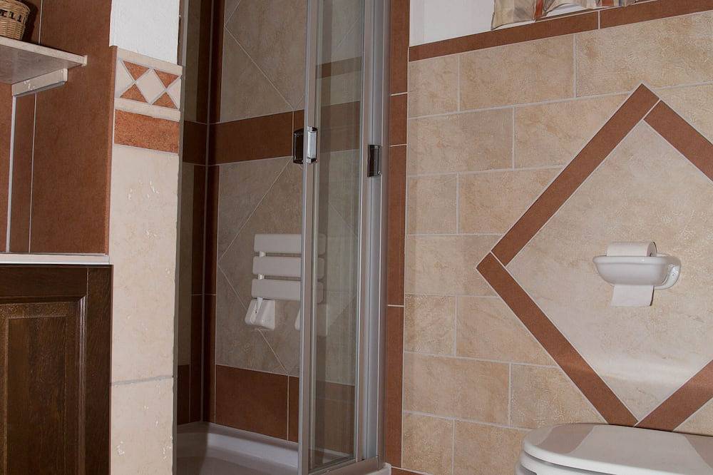 Ganze Wohnung, Ferienwohnung mit Charme - genießen Sie die Aussicht von der verglasten Terrasse in Münsingen, Neckar-Alb