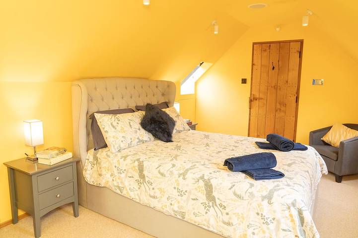 Matties Loft - peaceful, private garden/hot tub, swimming lake, Spa and wellness in Bletchingley, Surrey