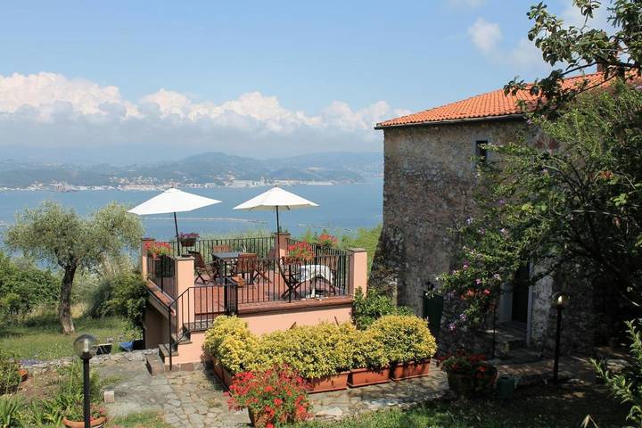 Vakantiewoning voor 4 personen, with Terras and Tuin as well as Uitzicht in La Spezia