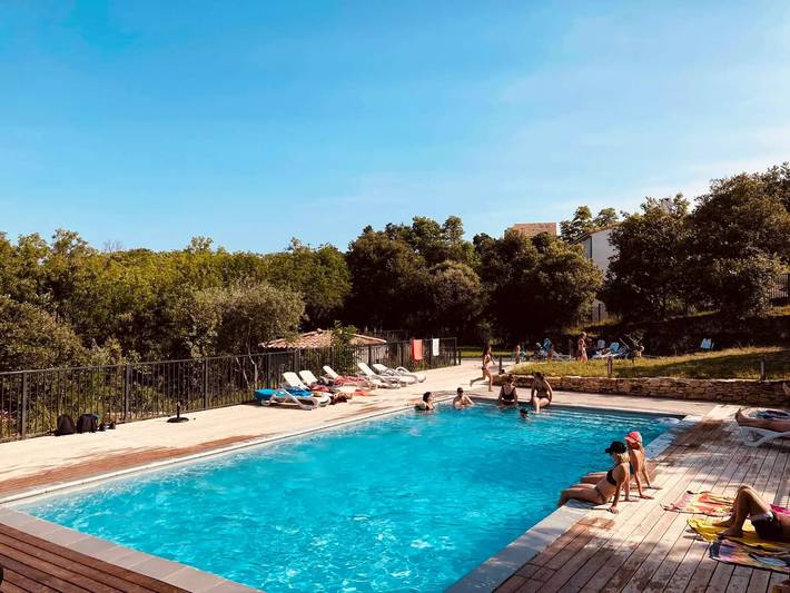 Chalet pour 7 personnes, avec terrasse et piscine, animaux acceptés