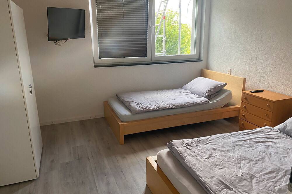 Ganze Wohnung, Apartment 'Ferienwohnung, 100 qm' mit gemeinsamer Terrasse, gemeinsamem Garten und Wlan in Hohenhaslach, Sachsenheim