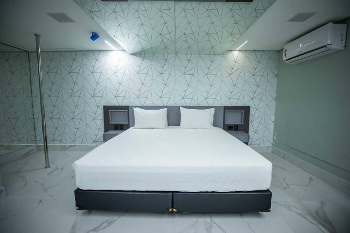 Pousadas para 2 pessoas, com terraço e sauna e ainda piscina and jacuzzi, com animais de estimação em Campinas