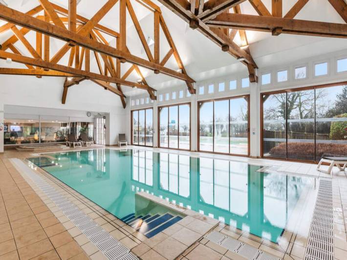 Gîte pour 6 personnes, avec piscine ainsi que terrasse et jardin, adapté aux familles à Port-en-Bessin-Huppain - 4