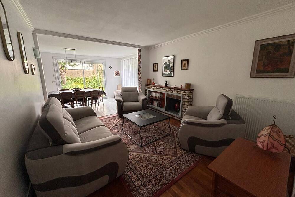 Town house for 7 people in quiet area - baby equipment and pets allowed in Châteauroux, Châteauroux und Umgebung