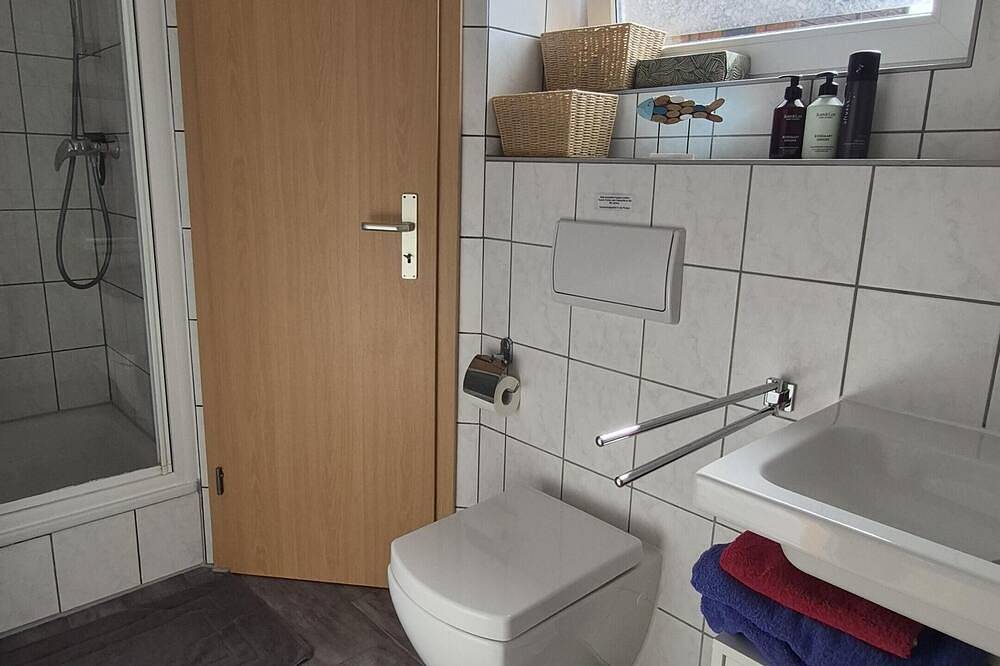 Neu renoviertes schwimmendes Ferienhaus „Fischland“ in Barth in Barth, Vorpommern-Rügen