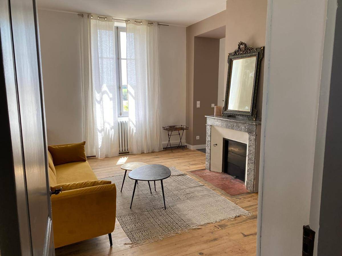 Double Room with Private Bathroom in Mirande, Gers