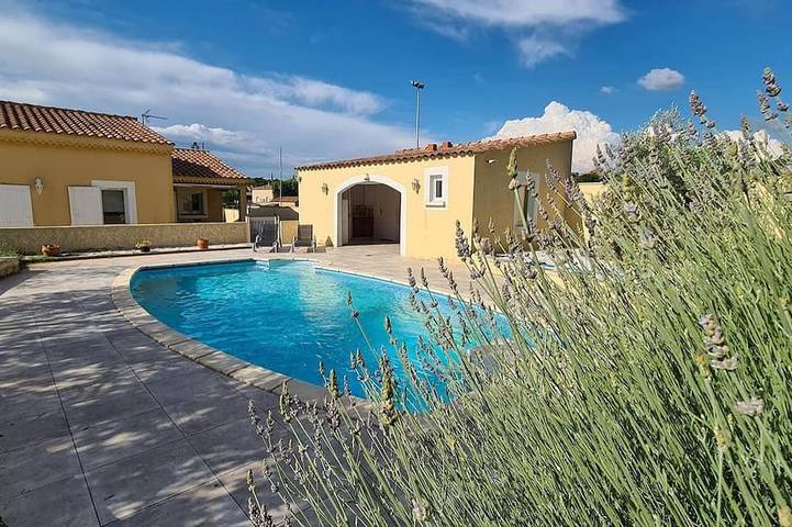 Villa pour 8 personnes, avec Terrasse ainsi que Jardin et Piscine