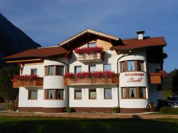 Gîte pour 3 personnes, avec jardin et terrasse, animaux acceptés à Holzgau