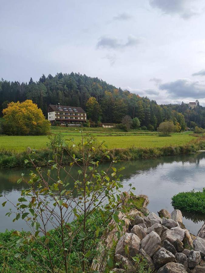 Hôtel pour 2 personnes, avec terrasse et vue, animaux acceptés à Waischenfeld
