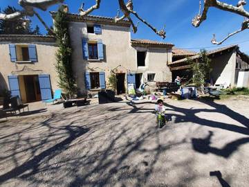 Chambre d’hôte pour 2 personnes, avec terrasse ainsi que vue et jardin à Sarrians