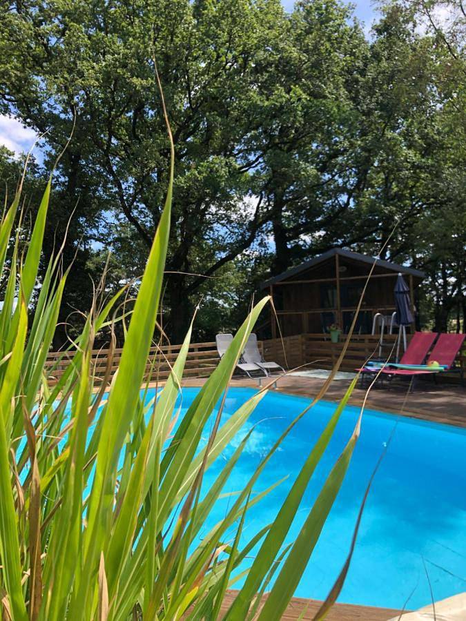 Maison d’hôte pour 2 personnes, avec piscine ainsi que jardin et vue à Prissac