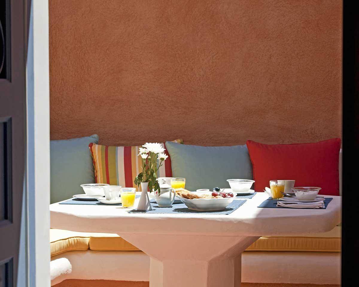 House in Oia with Outdoor Whirlpool and Wonderful View in Ormos Ammoudiou, Oia