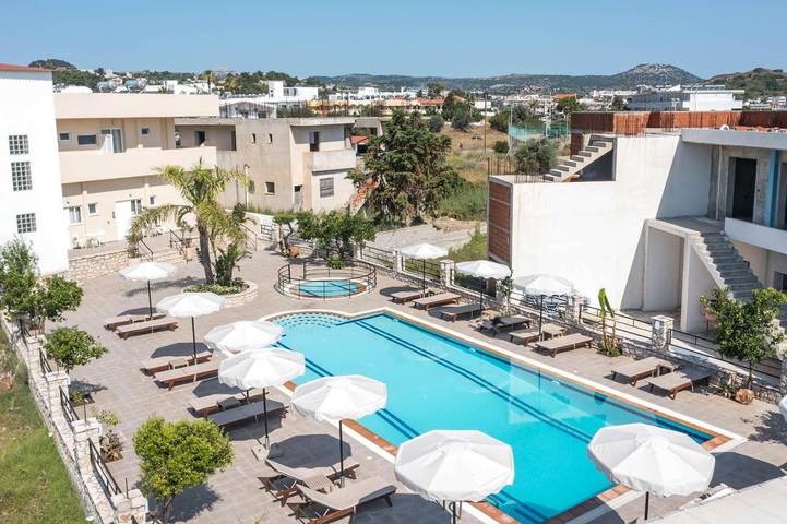 Chambre d’hôte pour 2 personnes, avec piscine et jardin ainsi que vue et balcon dans Rhodes