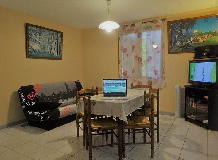 Gîte pour 6 personnes, avec piscine ainsi que terrasse et jardin à Auriac-du-Périgord - 2