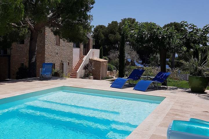 Villa pour 12 personnes, avec jardin et piscine, animaux acceptés à Saint-Cyr-sur-Mer