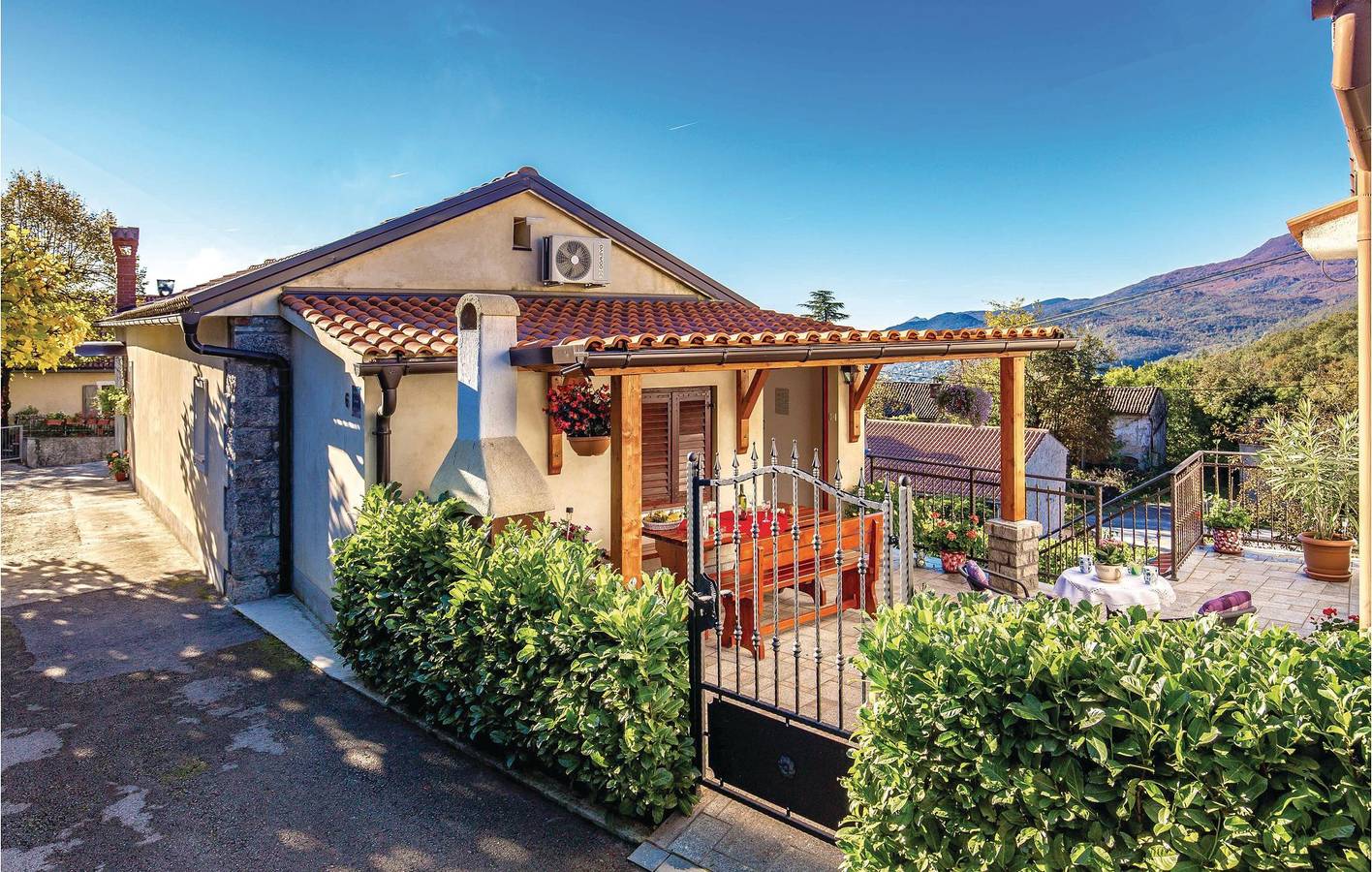 Gemütliche Ferienwohnung mit Pool, WLAN und in der Nähe eines Hundestrands in Veprinac, Primorje-Gorski Kotar