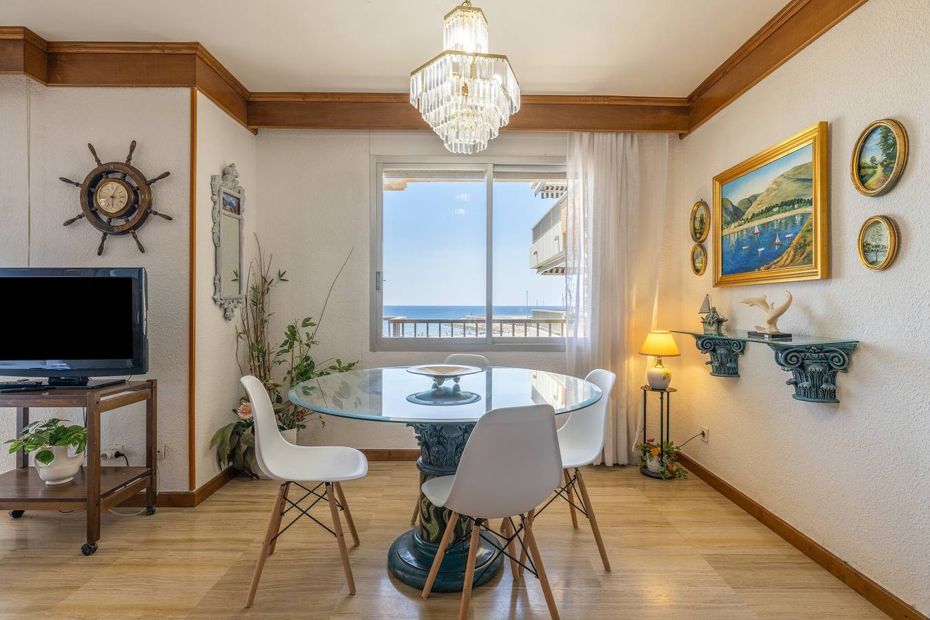 Appartement entier, Appartement 'En Primera Línea De Mar' avec vue sur la mer, piscine partagée et Wi-Fi in Platja de Cal Guinovart (el Vendrell), Roda de Berà