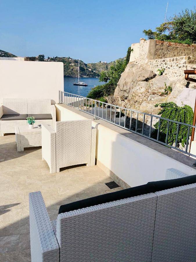 Ferienhaus für 4 Personen, mit Ausblick und Garten auf den Liparische Inseln