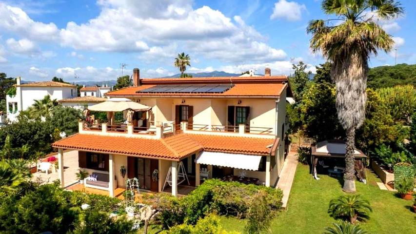 Ferienhaus für 14 Personen, mit Balkon und Terrasse sowie Garten und Ausblick