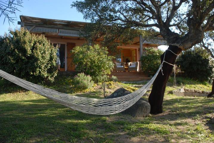 Gîte pour 4 personnes, avec Terrasse ainsi que Jardin et Vue à Monacia-d'Aullène