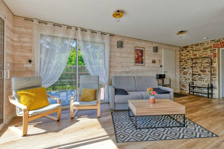 Holiday Home 'Gîte Le Champ Du Bois' with Private Terrace, Private Garden and Wi-Fi in Missillac, Saint-Nazaire region