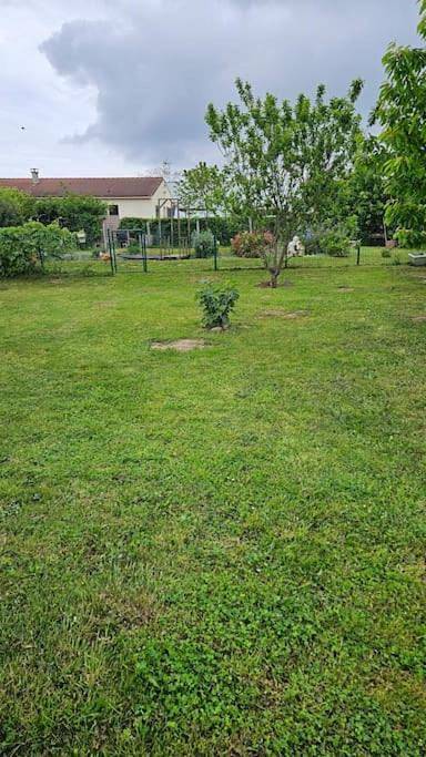 Location de vacances pour 4 personnes, avec jardin ainsi que jacuzzi et piscine à Saint-Romain-de-Benet - 4