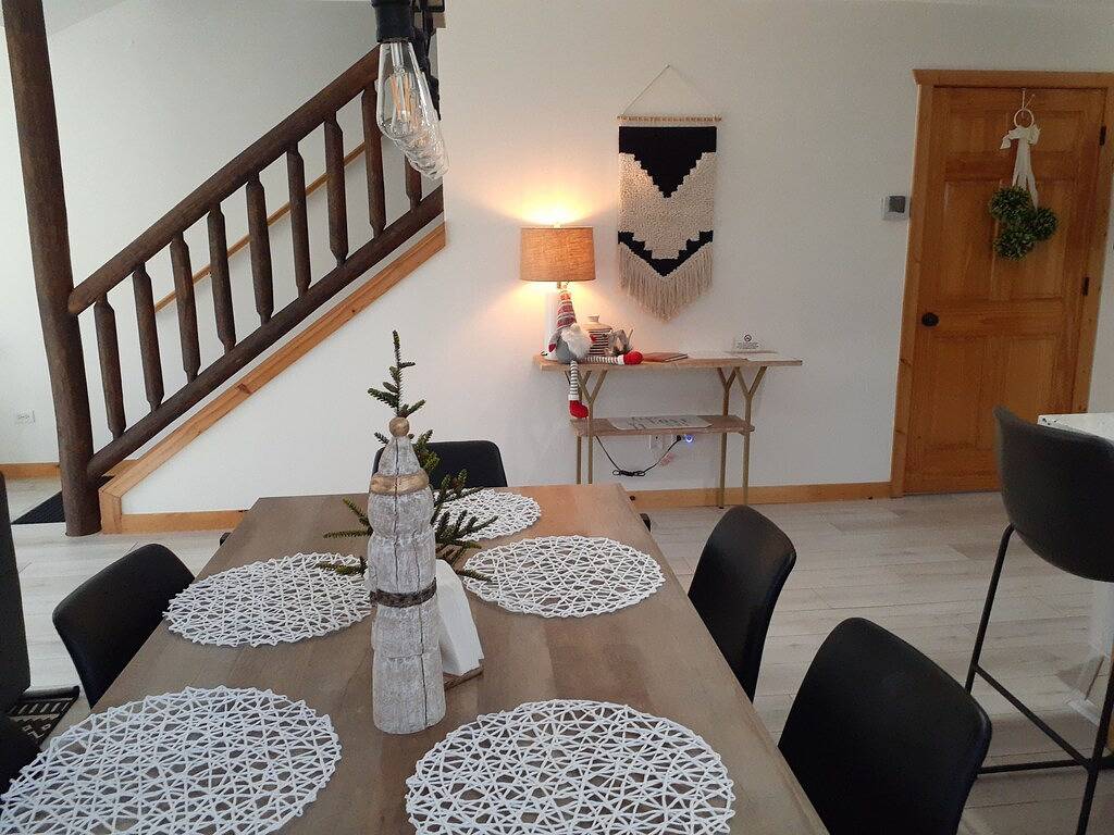 Rest In The Forest Recently Remodeled Villa Walking Distance From Starved Rock in Starved Rock State Park