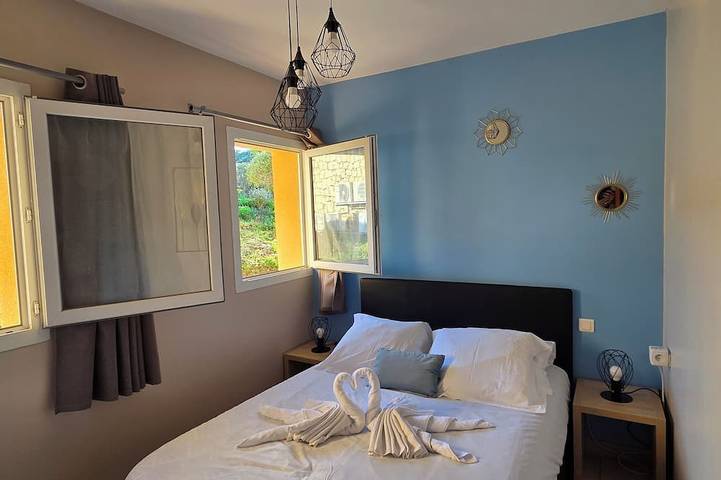 Gîte pour 4 personnes, avec balcon et piscine à Serra-di-Ferro - 2