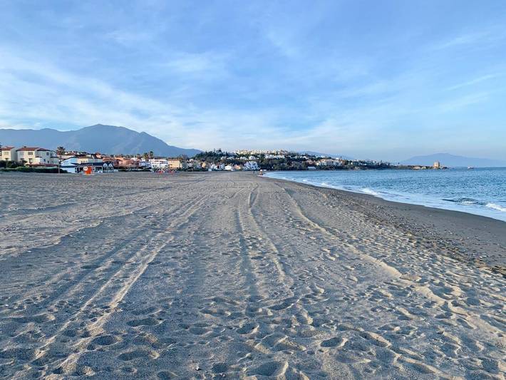 Ganze Wohnung, Ferienwohnung 'Casares Beach Golf' mit Gemeinschaftspool, Wi-Fi und Klimaanlage in Playa Ancha, Casares