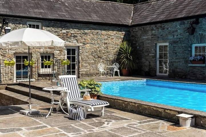 Cottage for 2 people, with terrace and garden as well as pool and hot tub in Ireland