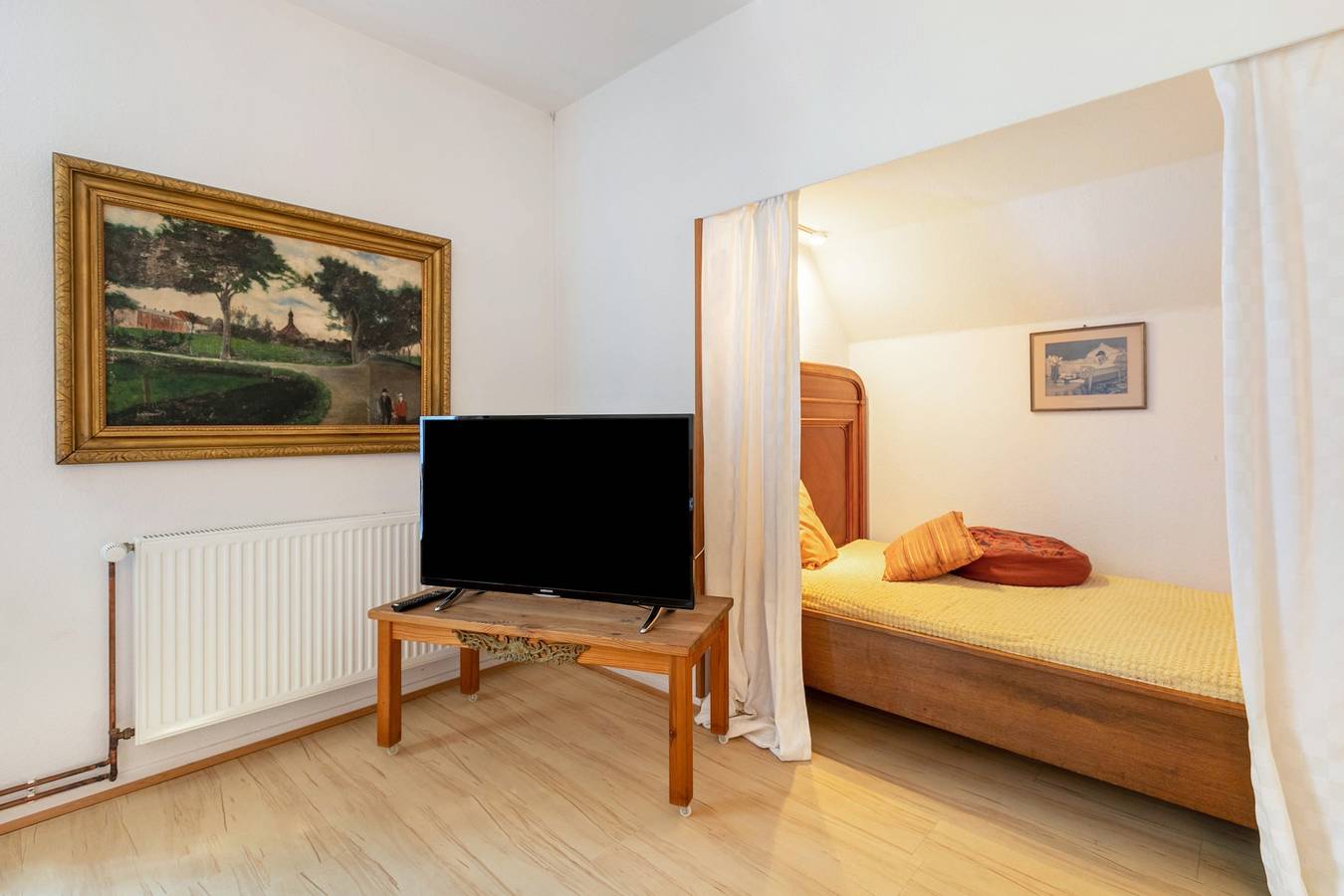 Ganze Wohnung, Ferienwohnung 'Die Große unter den Linden' mit Gemeinschaftsgarten und Wi-Fi in Schülp, Nordseeküste