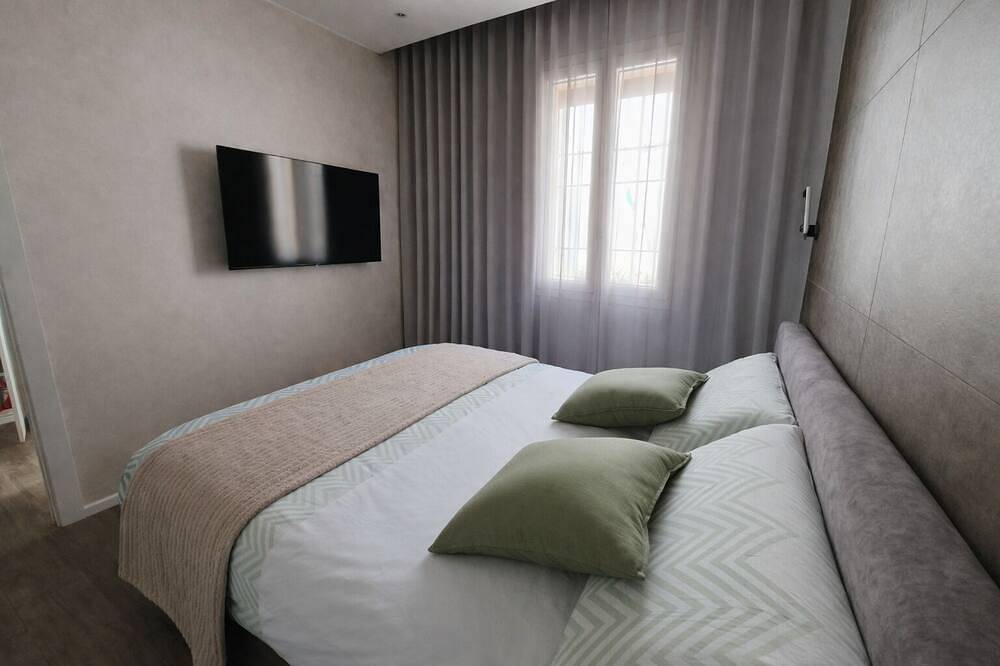 Entire apartment, Vr House: cozy apartment 15 minutes from Milan and 5 minutes from Rho Fiera in Rho, Milan Province
