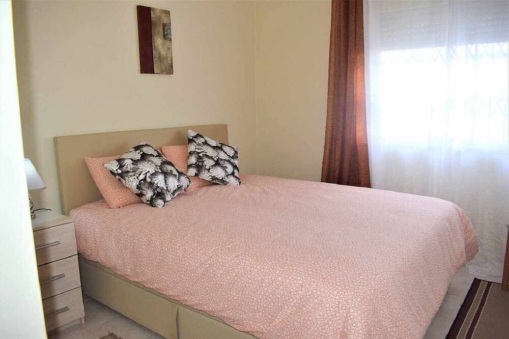 Apartamento inteiro, Quarteira T2 Centro, terraço comum com vista mar in Quarteira, Distrito de Faro