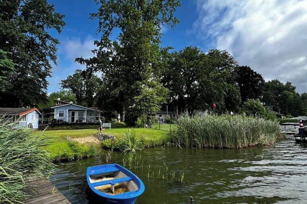 Cottage with terrace directly on the Krüpelsee in Zernsdorf, Königs Wusterhausen