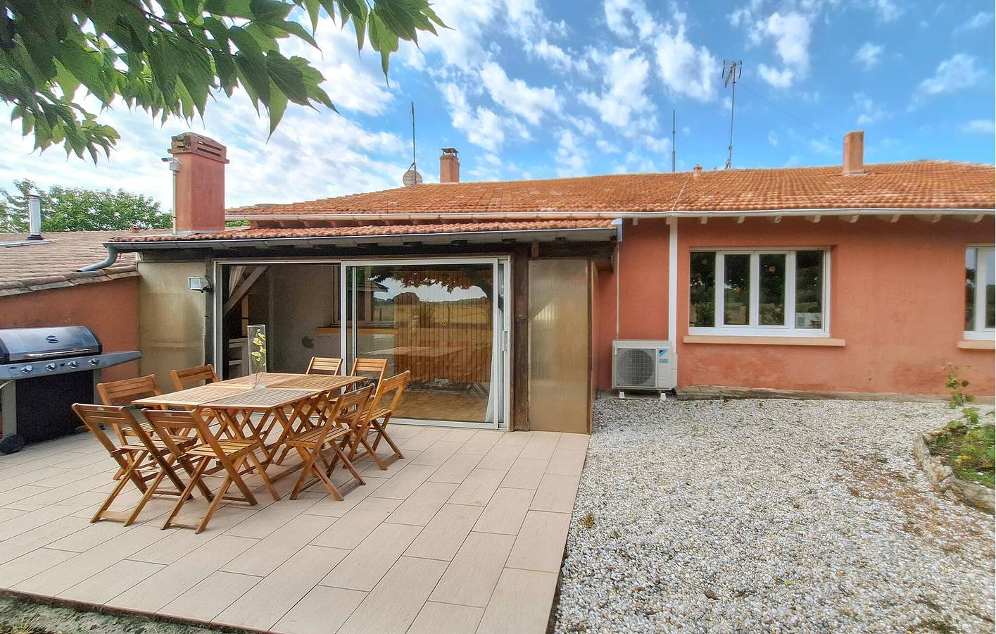 Reizende 2-Zimmer-Wohnung mit Pool und Garten, 2 km vom Zentrum von Blaignan entfernt in Civrac-en-Médoc, Regionaler Naturpark Médoc