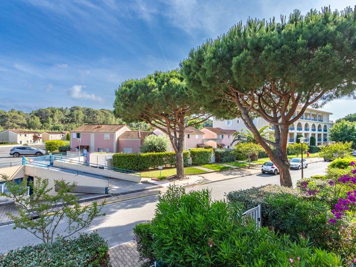 Entire apartment, Le Domaine d'Azur in Le Lavandou, Parc national Port-Cros