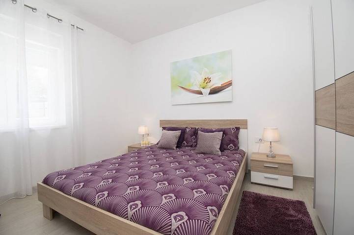 Schöne ganz neue Villa ***** mit beheiztem Schwimmbad, Sommerküche, Wifi, Grill in Stinjan, Pula