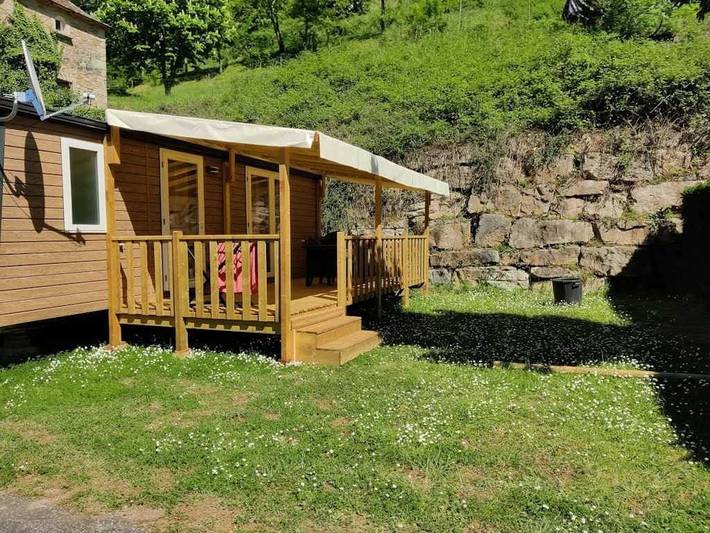 Chalet pour 4 personnes, avec piscine dans l' Aveyron