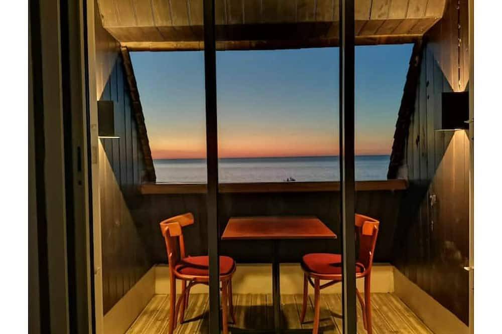 Entire apartment, Apartment - Near Deauville - 180° sea view - 4 people in Benerville-sur-Mer, Lisieux region