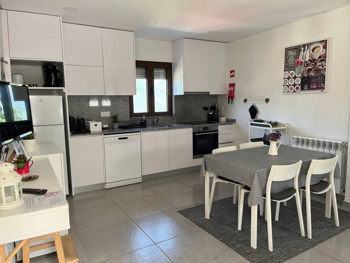 Casa rural para 4 personas, con Balcón y Terraza además de Jardín y Vistas en Mosteiro - 2
