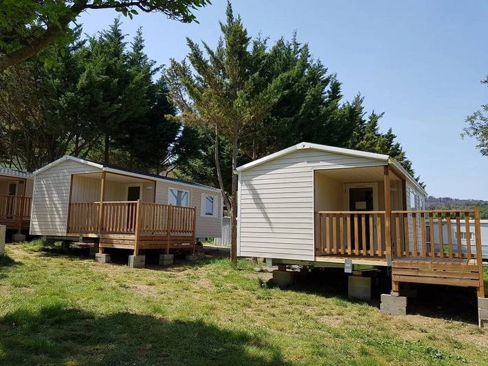 Camping pour 4 personnes, avec bassin pour enfant ainsi que terrasse et piscine dans l' Hérault - 2