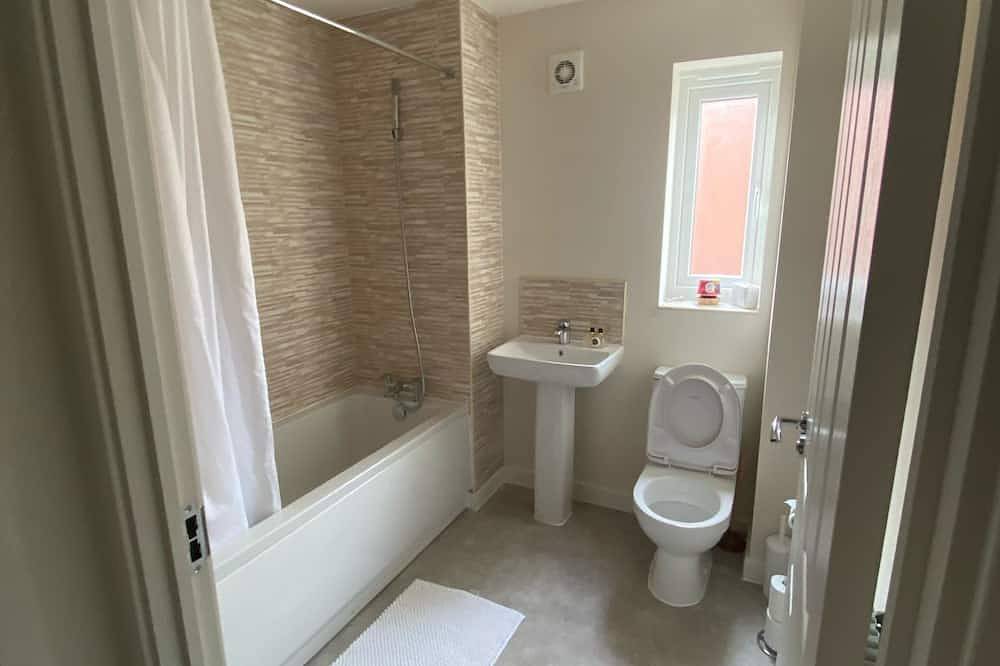 Full house- Free Parking, Wifi, and appliances to make your stay comfortable. in Kingston-upon-Hull, Yorkshire and the Humber