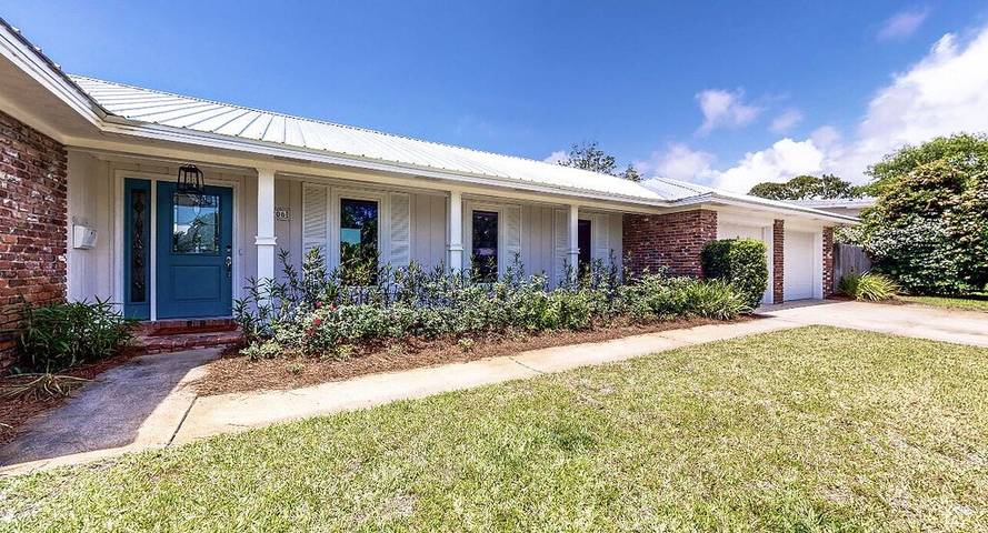 Vacation rental for 12 people, with yard in Fort Walton Beach