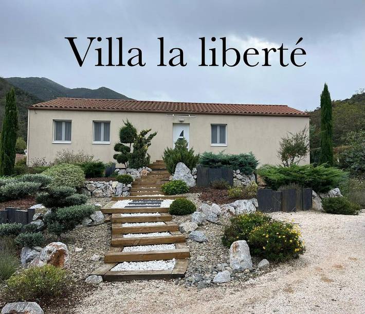 Appart’hôtel pour 2 personnes, avec jardin ainsi que piscine et vue