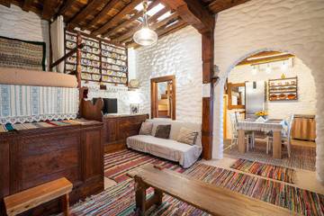 Vacation Rental for 6 Guests in Rhodes, Dodecanese, Picture 1