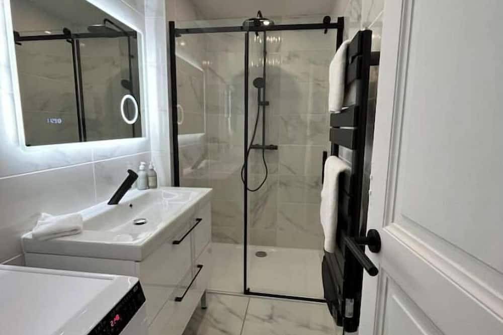 Entire apartment, Renovated apartment ★ wifi ★ garden ★ center of Niort in Niort, Niort region