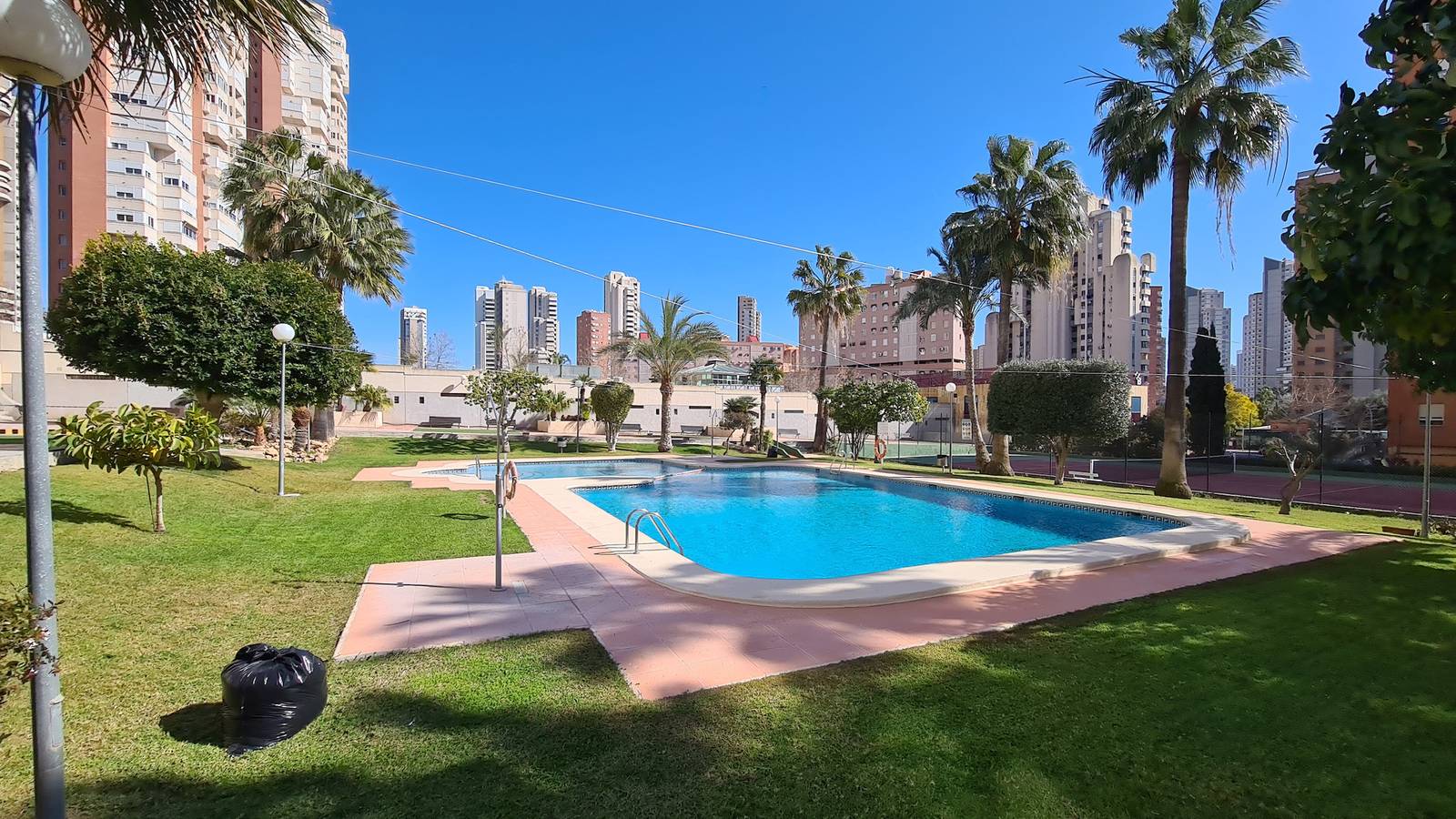 Entire apartment, Holiday apartment for 5 people with garden in Benidorm, Costa Blanca