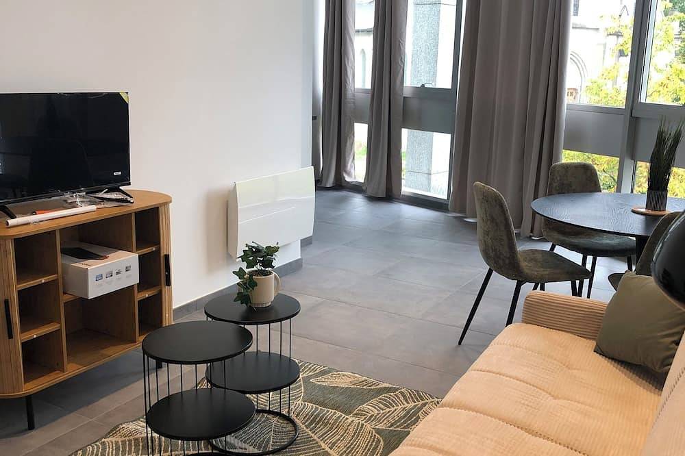 Entire apartment, Attractive T1 apartment renovated to a very high standard, close to the town center and Geneva. in Annemasse, Saint-Julien-en-Genevois region